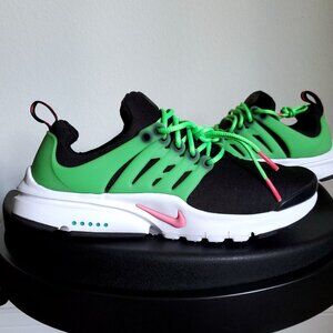 Nike Black and Green Athletic Shoes with Modern Design